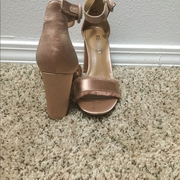 Cute rose gold heels! - Picture 3 of 3
